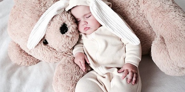 معنى اسم لورا